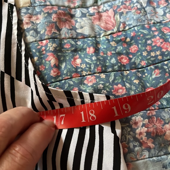 Banana Republic optic stripe top M petite - Picture 4 of 6